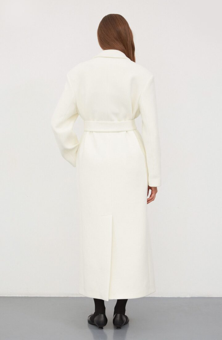 Пальто прямого крою в білому