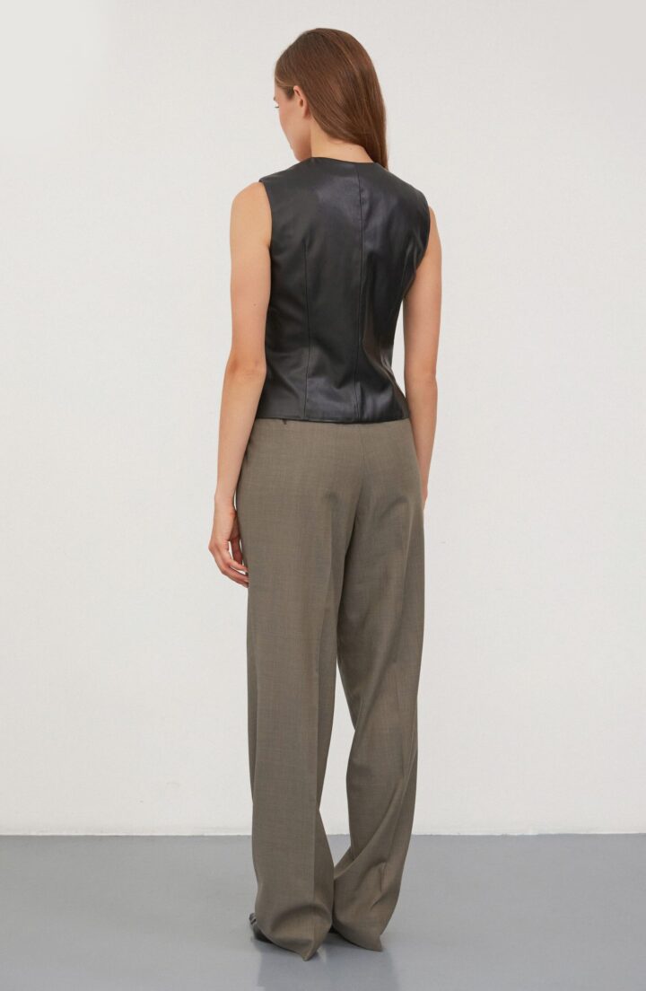 Жилет з еко шкіри