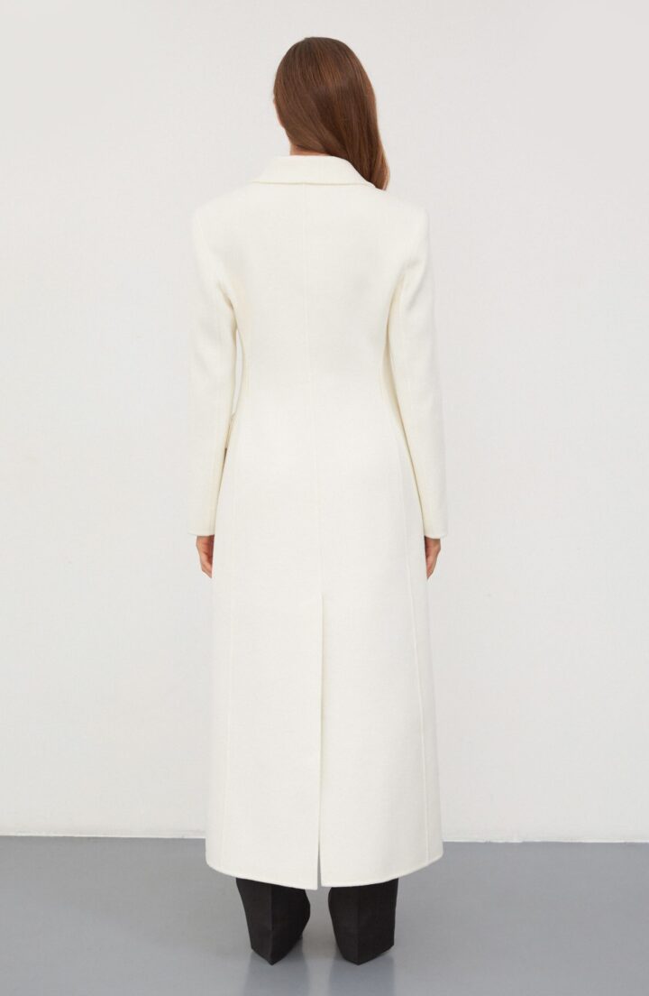 Пальто приталене в білому