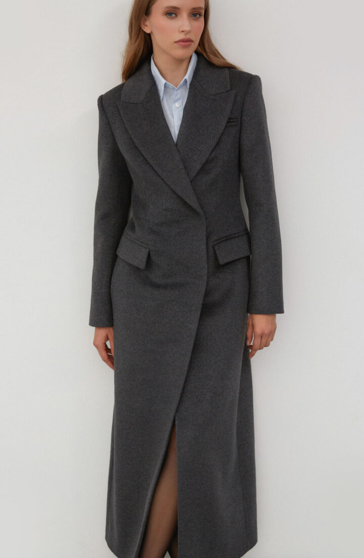 Пальто приталене в сірому