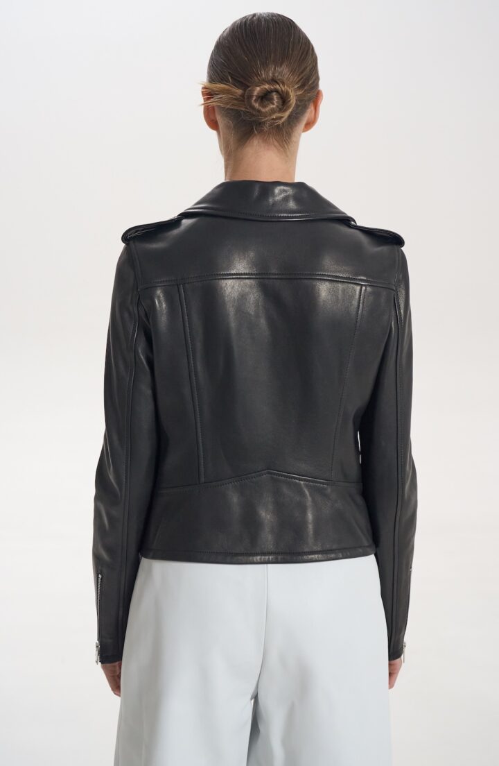 Класична шкірянка