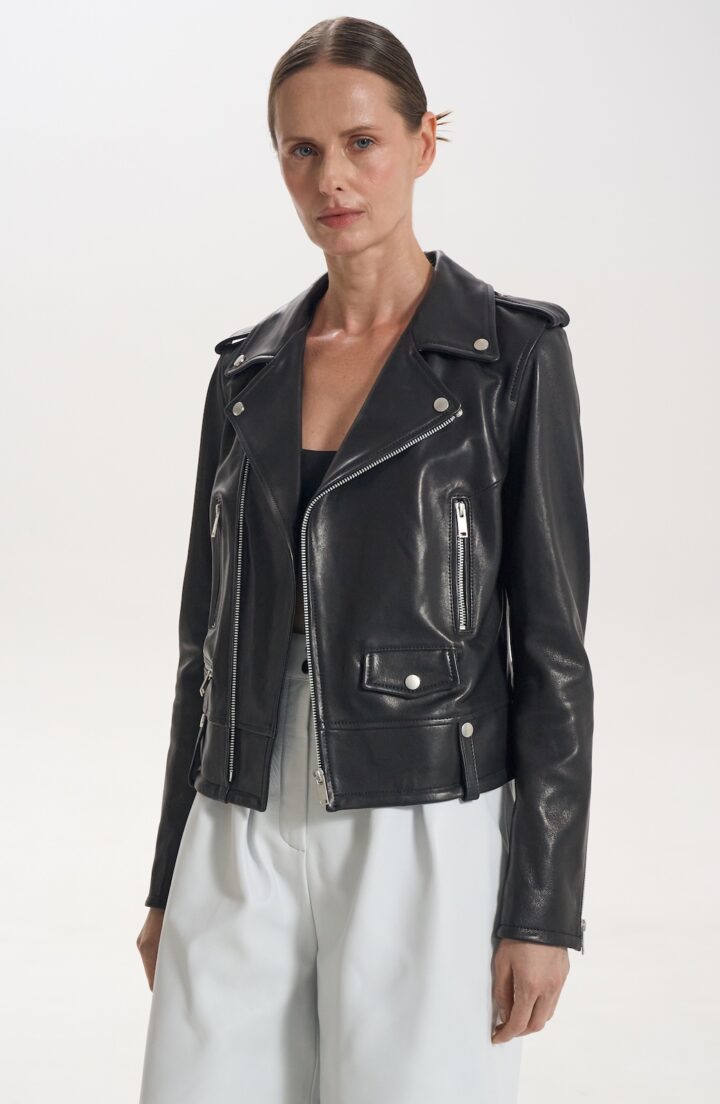 Класична шкірянка