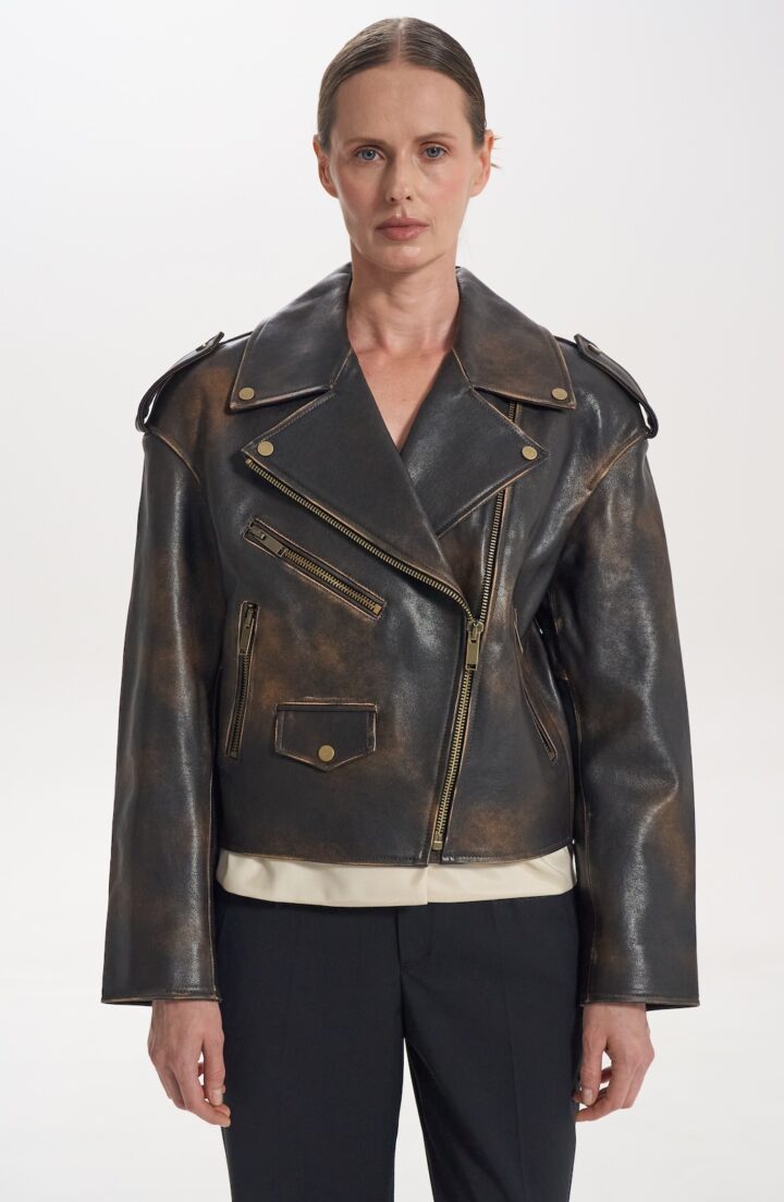 Шкіряна куртка з потертостями
