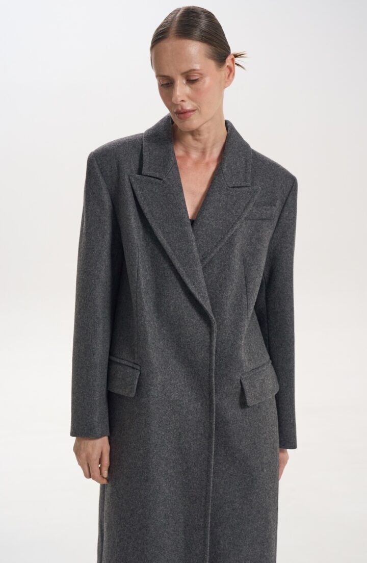 Пальто прямого крою в сірому