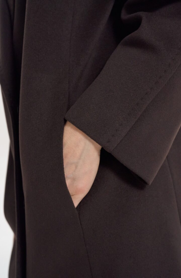 Пальто з поясом в коричневому