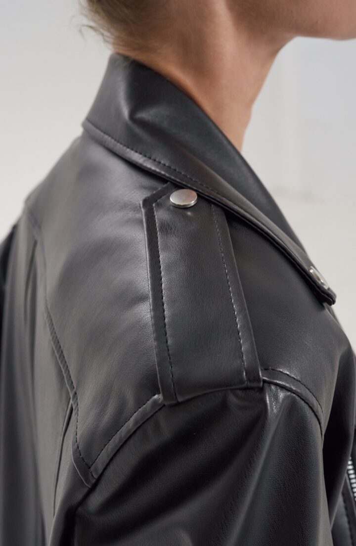 Куртка з веганської шкіри