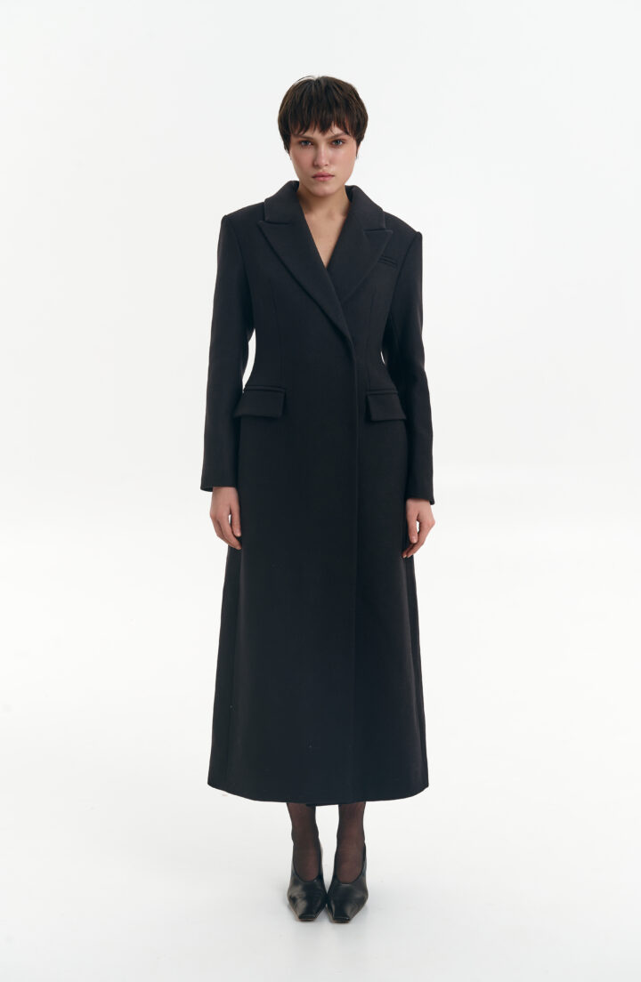 Пальто з акцентом на талії